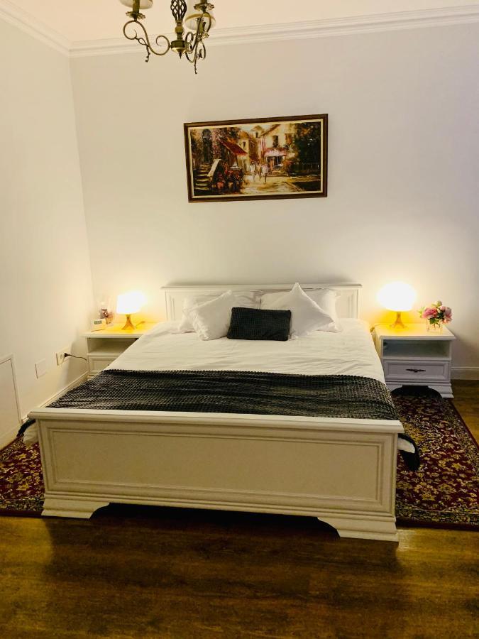 A&C Hotel Rooms - Up In The Sky Oradea Buitenkant foto