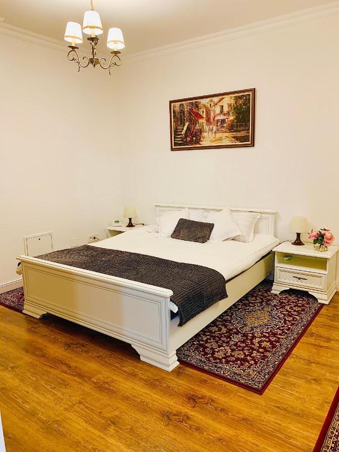 A&C Hotel Rooms - Up In The Sky Oradea Buitenkant foto