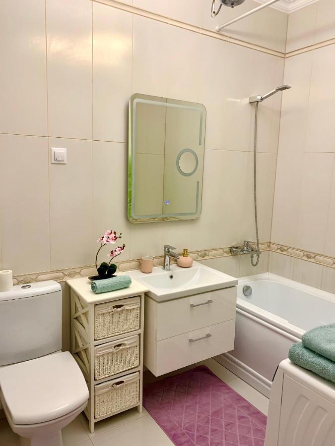 A&C Hotel Rooms - Up In The Sky Oradea Buitenkant foto