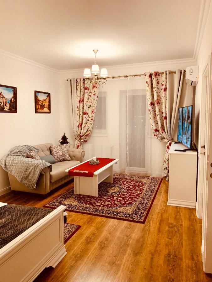 A&C Hotel Rooms - Up In The Sky Oradea Buitenkant foto